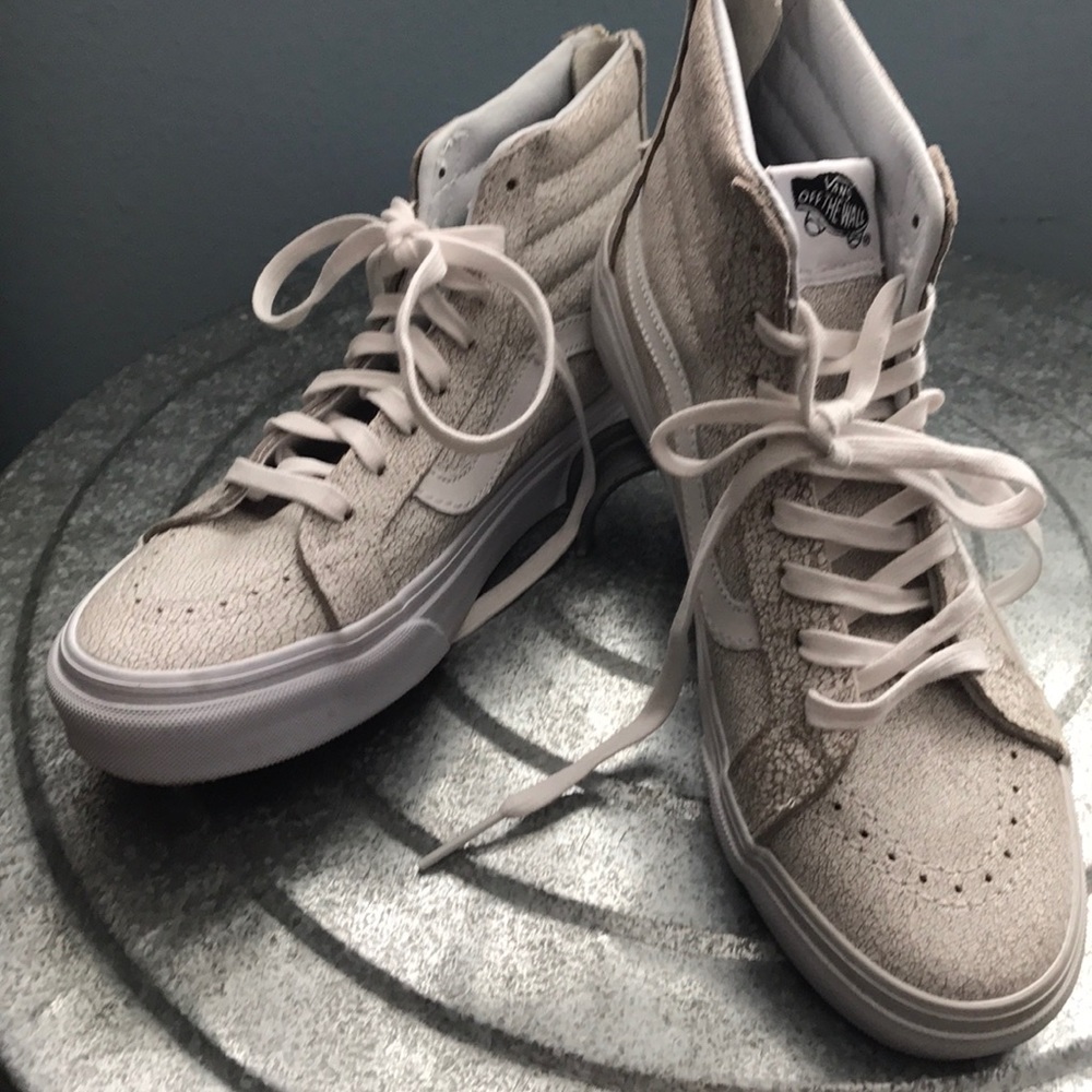 Vans NWOT shoe Men's 5.5 or women's 7